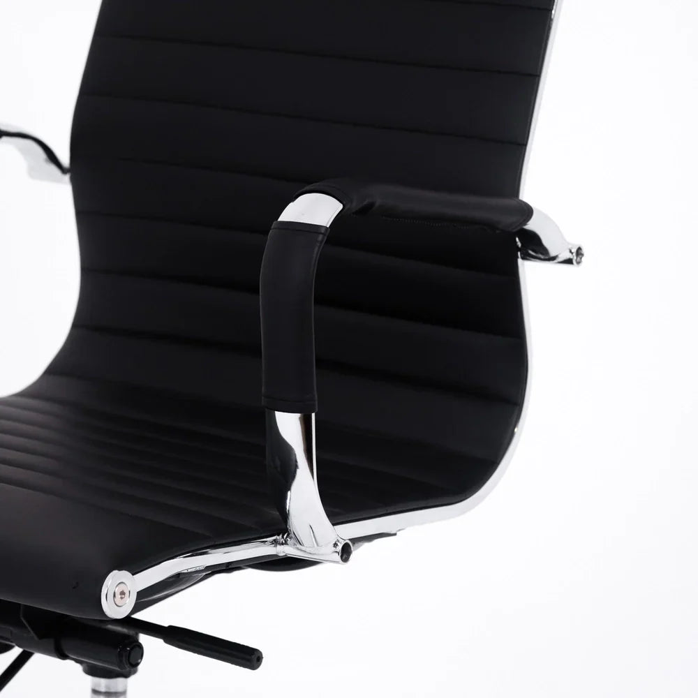 Lean Chair