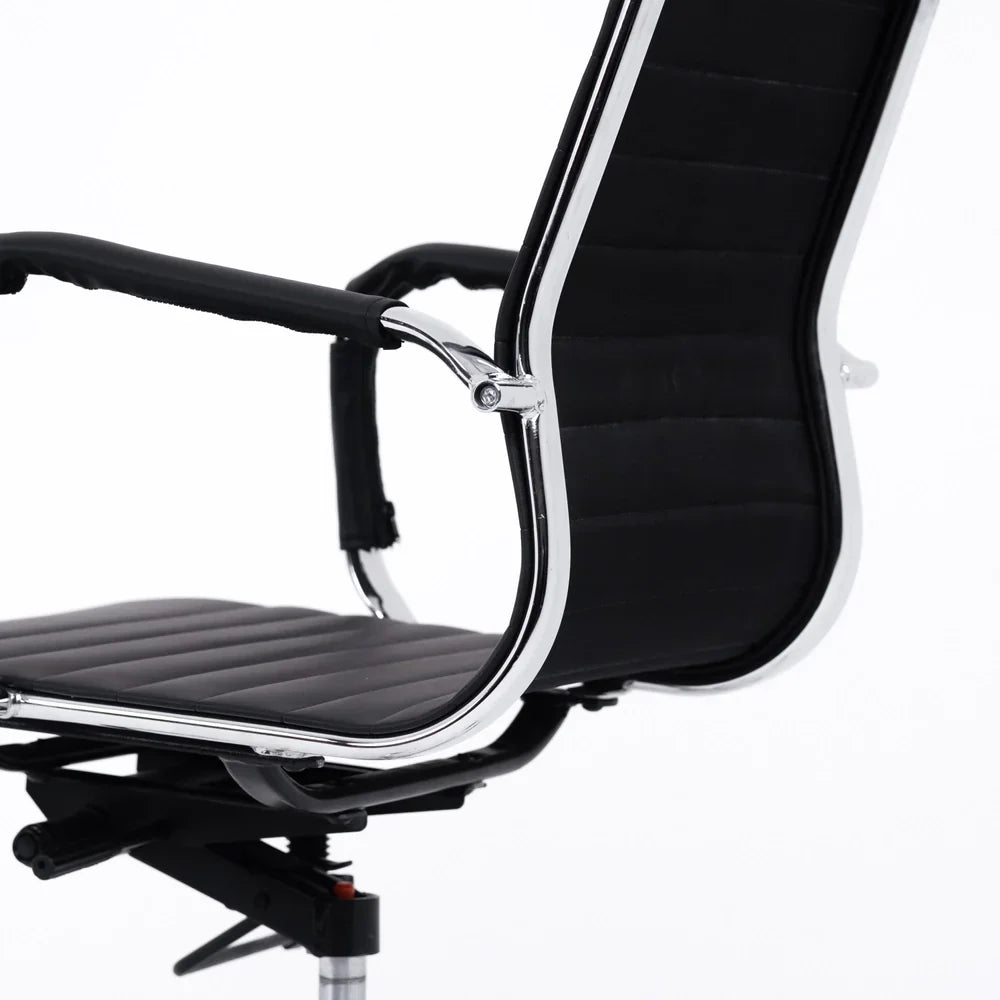 Lean Chair